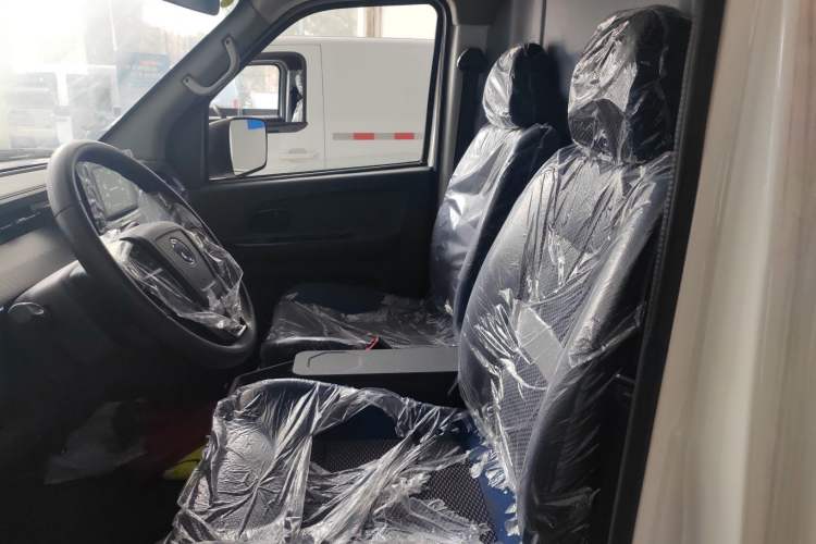 Used Dongfeng Yufeng EM27 2024 EM27L Eves Power 41.86 kWh Interior 1
