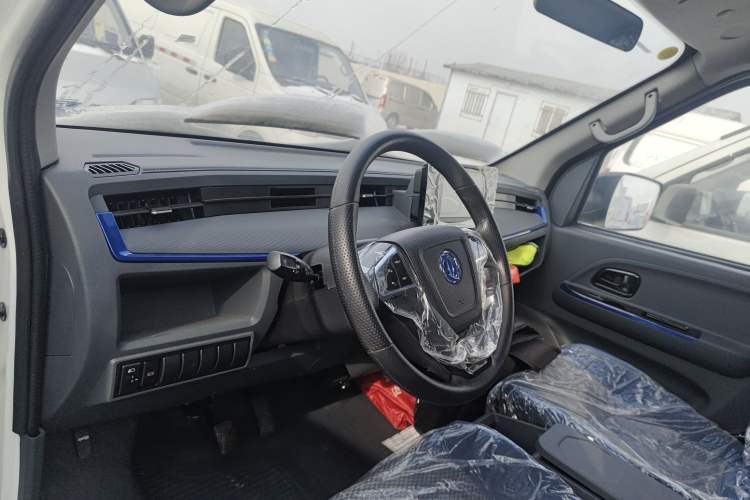 Used Dongfeng Yufeng EM27 2024 EM27L BYD CATL 41.86 kWh Interior 2