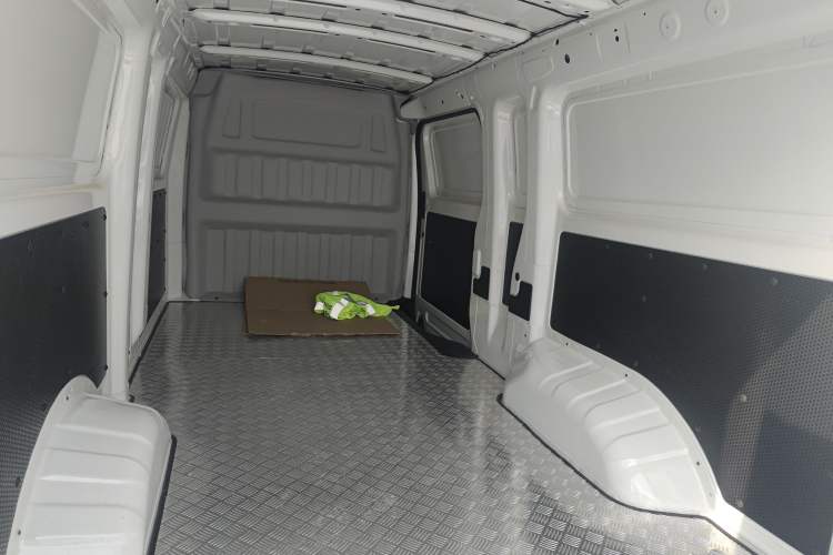 Used Dongfeng Yufeng EM27 2024 EM27L BYD CATL 41.86 kWh Interior 4