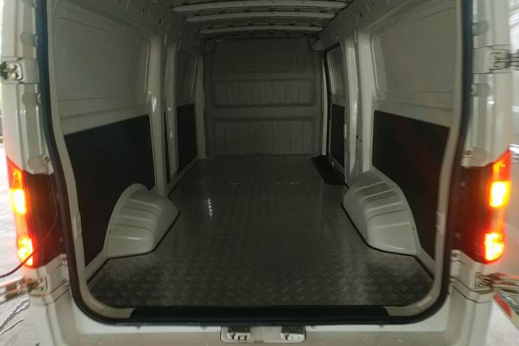 Used Dongfeng Yufeng EM27 2024 EM27L Henan Lidong 41.472 kWh Interior 4