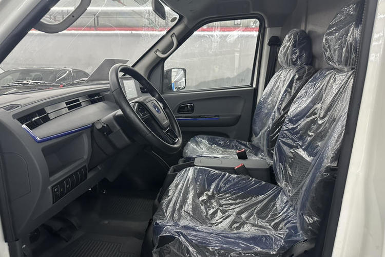 Used Dongfeng Yufeng EM27 2024 EM27 CATL 41.86 kWh Interior 4