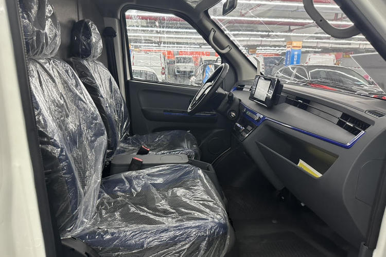 Used Dongfeng Yufeng EM27 2024 EM27 CATL 41.86 kWh Interior 7