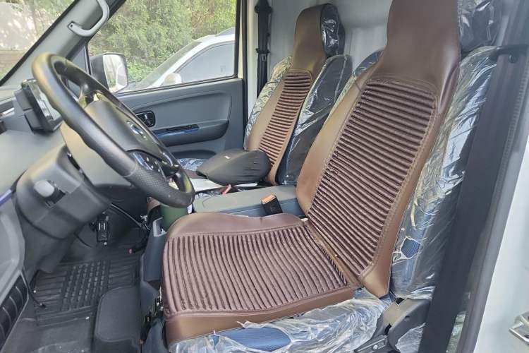Used Dongfeng Yufeng EM27 2024 EM27L Eves Power 41.86 kWh Left Front Seat