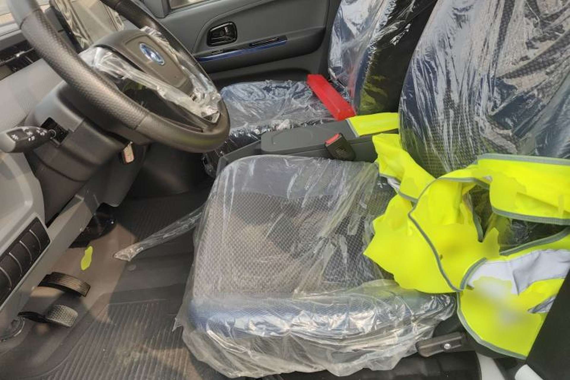 Used Dongfeng Yufeng EM27 2024 EM27L Eves Power 41.86 kWh Left Front Seat