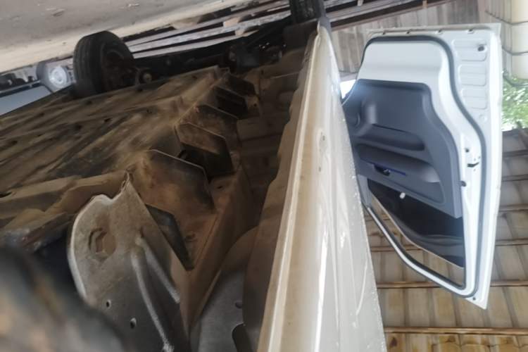 Used Dongfeng Yufeng EM27 2024 EM27 EVE Energy 41.86 kWh Left Side Sill