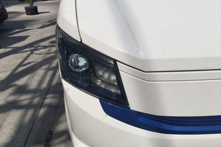Used Dongfeng Yufeng EM27 2024 EM27 EVE Energy 41.86 kWh Right Front Headlight