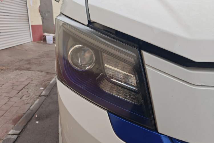Used Dongfeng Yufeng EM27 2024 EM27L Eves Power 41.86 kWh Right Front Headlight