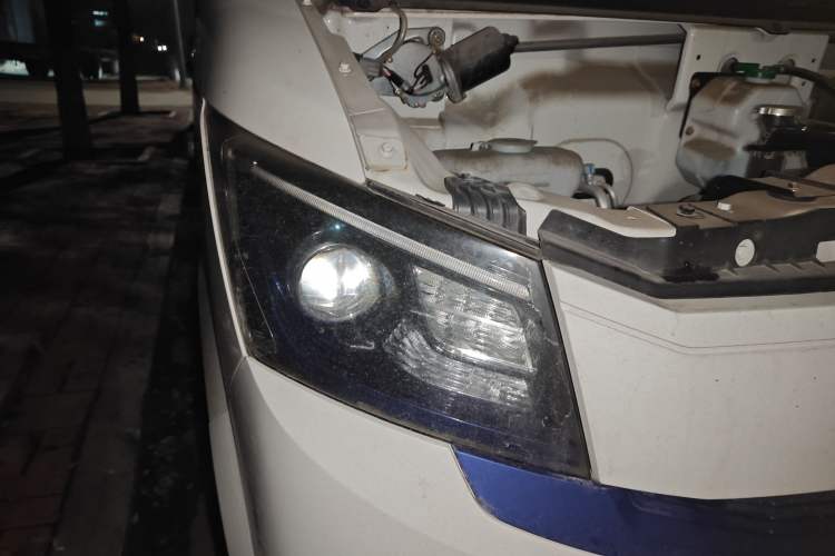 Used Dongfeng Yufeng EM27 2024 EM27L BYD CATL 41.86 kWh Right Front Headlight