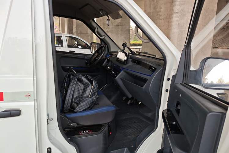 Used Dongfeng Yufeng EM27 2024 EM27L BYD CATL 41.86 kWh Right Front Seat