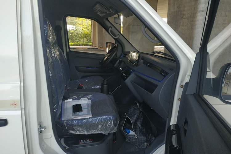 Used Dongfeng Yufeng EM27 2024 EM27L Henan Lidong 41.472 kWh Right Front Seat