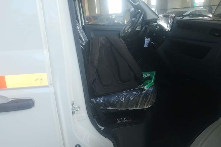 Used Dongfeng Yufeng EM27 2024 EM27L Henan Lidong 41.472 kWh Right Front Seat