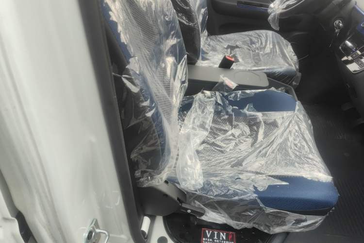 Used Dongfeng Yufeng EM27 2024 EM27L Eves Power 41.86 kWh Right Front Seat