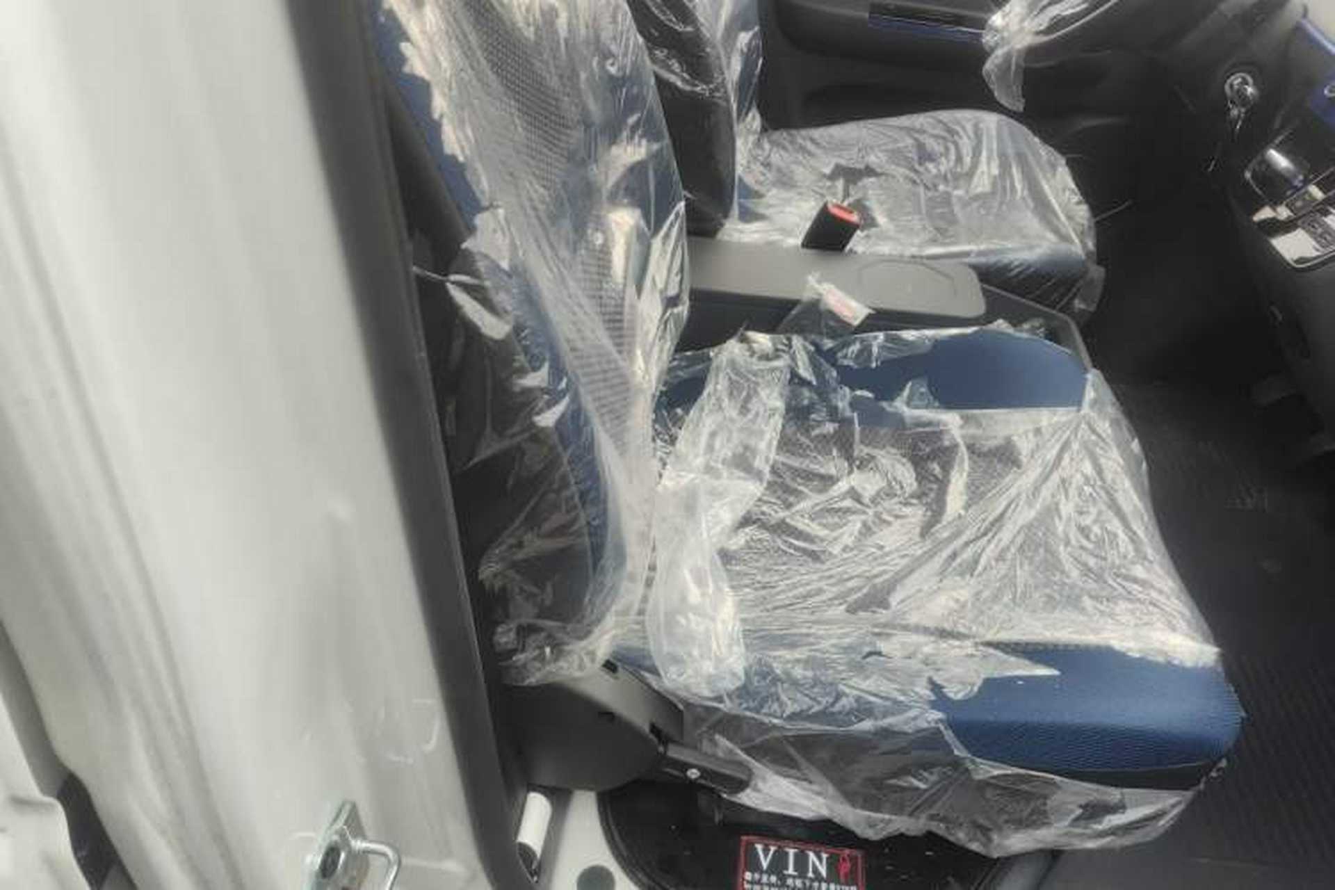 Used Dongfeng Yufeng EM27 2024 EM27L Eves Power 41.86 kWh Right Front Seat