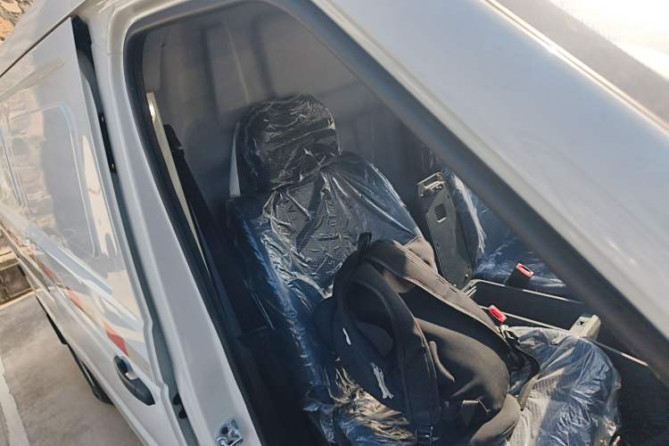 Used Dongfeng Yufeng EM27 2024 EM27L Eves Power 41.86 kWh Right Front Seat