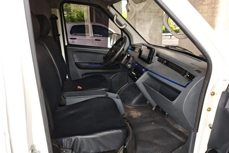 Used Dongfeng Yufeng EM27 2024 EM27 Henan Lithium Power 41.472 kWh Right Front Seat