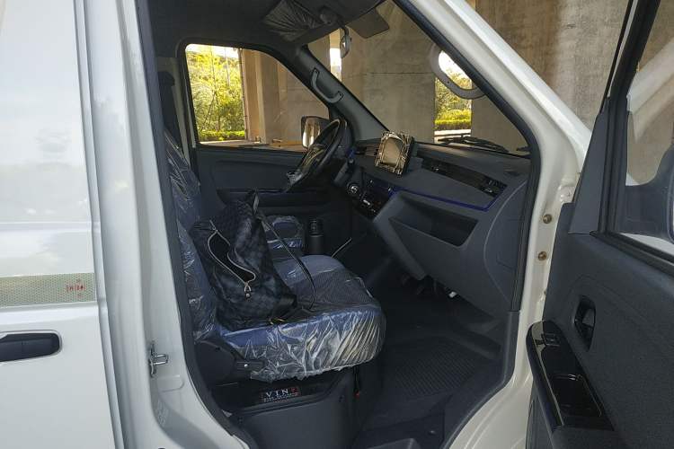 Used Dongfeng Yufeng EM27 2024 EM27L Henan Lidong 41.472 kWh Right Front Seat