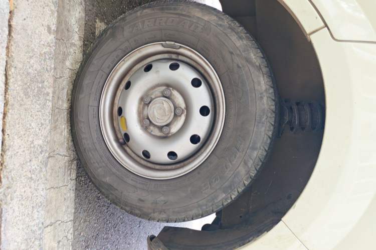 Used Dongfeng Yufeng EM27 2024 EM27L BYD CATL 41.86 kWh Right Front Wheel Hub