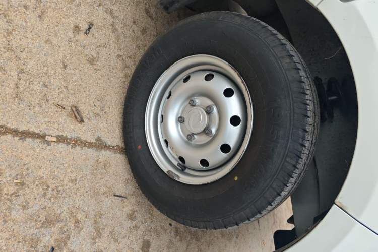 Used Dongfeng Yufeng EM27 2024 EM27 Henan Lithium Power 41.472 kWh Right Front Wheel Hub