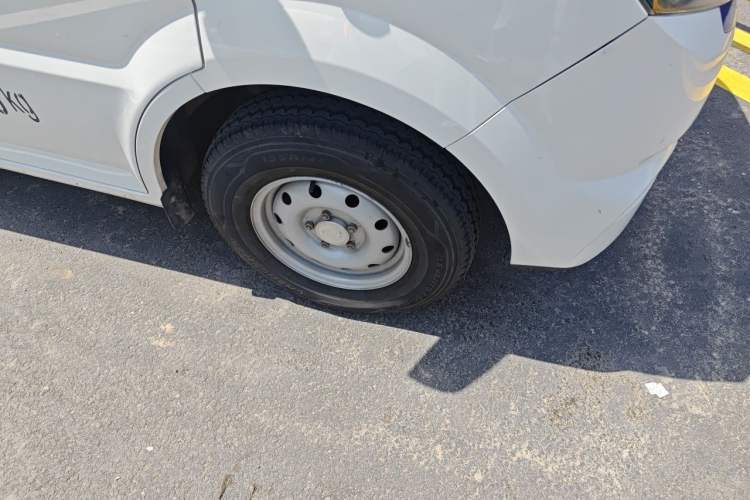 Used Dongfeng Yufeng EM27 2024 EM27 Henan Lithium Power 41.472 kWh Right Front Wheel Hub