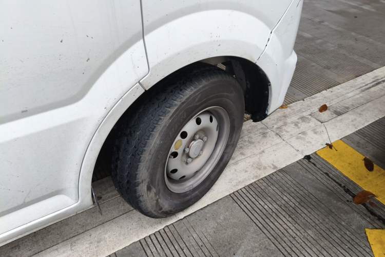 Used Dongfeng Yufeng EM27 2024 EM27L BYD CATL 41.86 kWh Right Front Wheel Hub