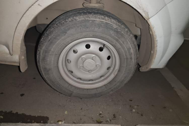 Used Dongfeng Yufeng EM27 2024 EM27L BYD CATL 41.86 kWh Right Front Wheel Hub