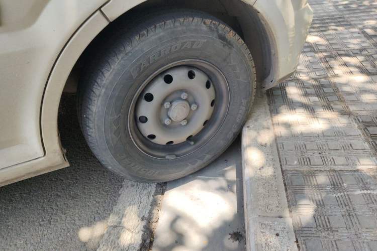 Used Dongfeng Yufeng EM27 2024 EM27L Henan Lidong 41.472 kWh Right Front Wheel Hub
