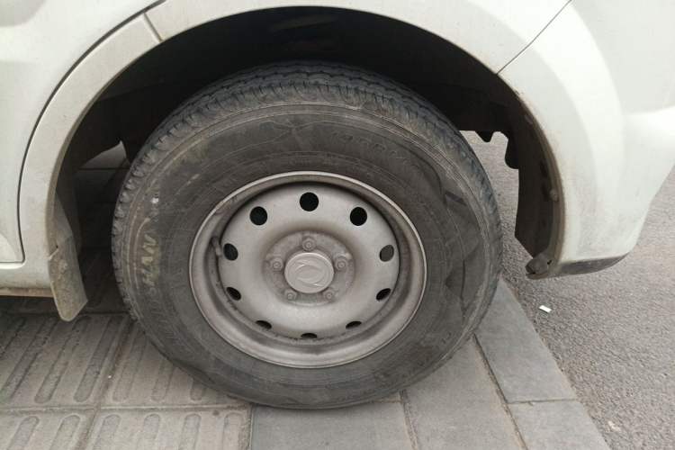 Used Dongfeng Yufeng EM27 2024 EM27L Eves Power 41.86 kWh Right Front Wheel Hub