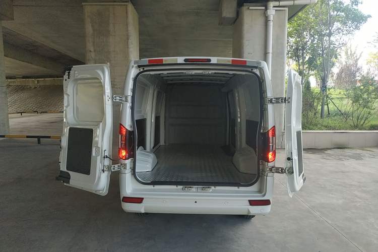 Used Dongfeng Yufeng EM27 2024 EM27L Henan Lidong 41.472 kWh Trunk
