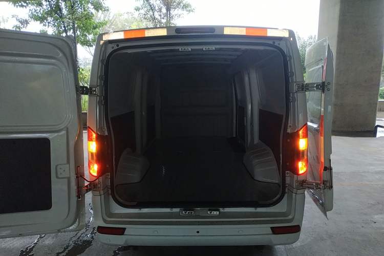 Used Dongfeng Yufeng EM27 2024 EM27L Henan Lidong 41.472 kWh Trunk
