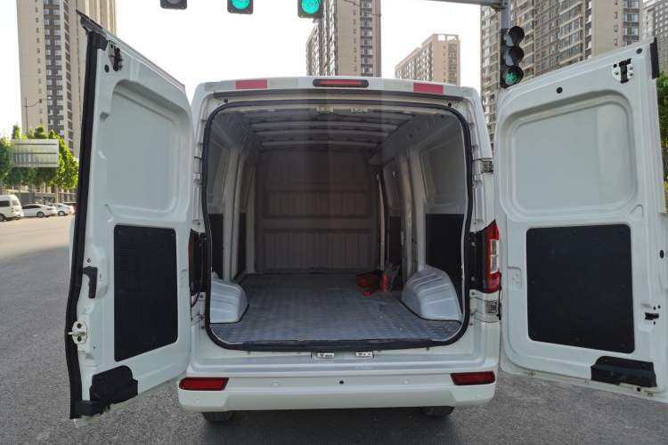 Used Dongfeng Yufeng EM27 2024 EM27L Eves Power 41.86 kWh Trunk