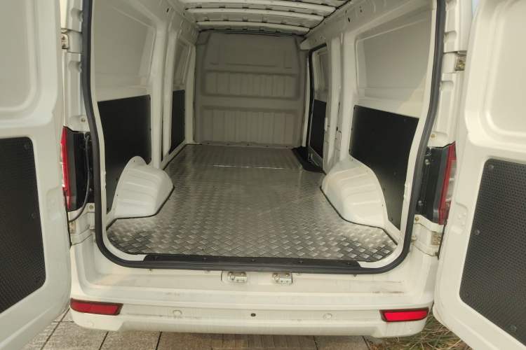 Used Dongfeng Yufeng EM27 2024 EM27L Eves Power 41.86 kWh Trunk