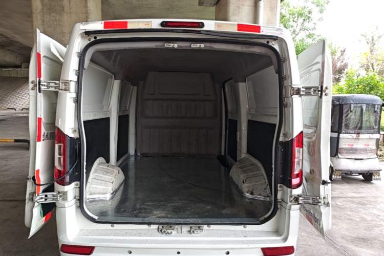 Used Dongfeng Yufeng EM27 2024 EM27 Henan Lithium Power 41.472 kWh Trunk