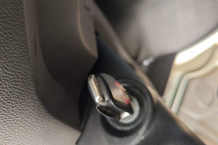 Used Dongfeng Yufeng EM27 2024 EM27 Henan Lithium Power 41.472 kWh Vehicle Key