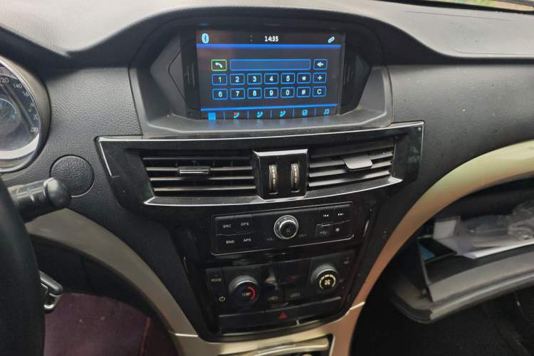 Used Dongfeng Yufeng P16 2017 1.9T Two-Wheel Drive Luxury Extended Version D19TCIE2 Audio And AC Panel