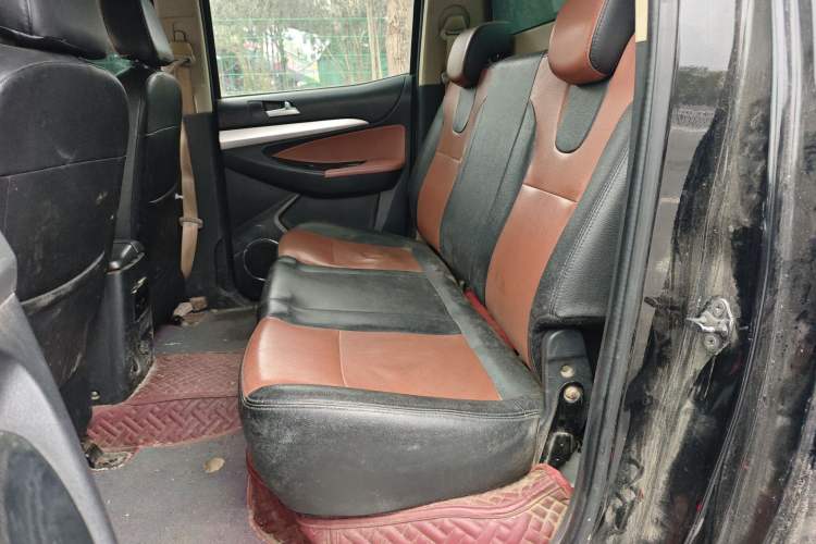 Used Dongfeng Yufeng P16 2017 1.9T Two-Wheel Drive Luxury Extended Version D19TCIE2 Left Rear Seat