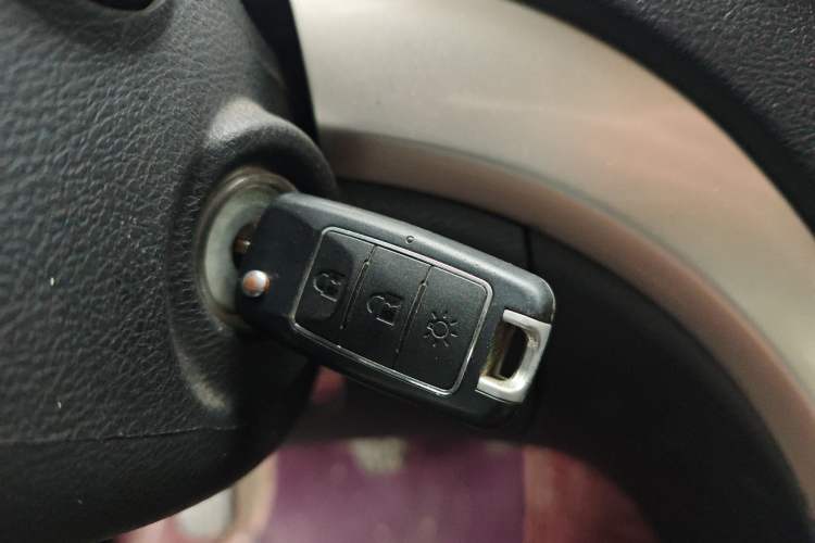 Used Dongfeng Yufeng P16 2017 1.9T Two-Wheel Drive Luxury Extended Version D19TCIE2 Vehicle Key