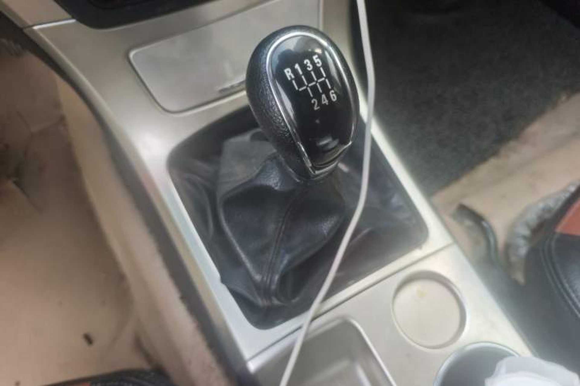 Used Dongfeng Yufeng P16 2017 1.9T Two-Wheel Drive Luxury Extended Version D19TCIE2 Gear Lever