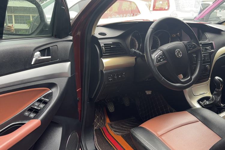 Used Dongfeng Yufeng P16 2017 1.9T Two-Wheel Drive Luxury Version D19TCIE2 Interior 2