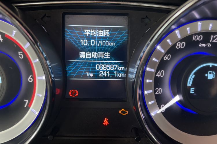 Used Dongfeng Yufeng P16 2017 1.9T Two-Wheel Drive Luxury Version D19TCIE2 Odometer Close Up