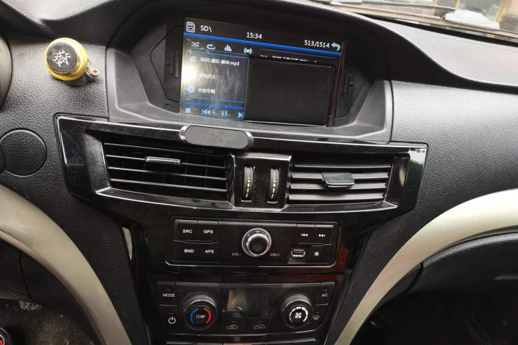 Used Dongfeng Yufeng P16 2017 1.9T Two-Wheel Drive Luxury Extended Version D19TCIE2 Audio And AC Panel