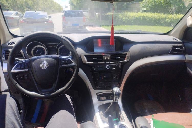 Used Dongfeng Yufeng P16 2019 2.4L Gasoline 4x4 Luxury Long-Wheelbase Version 4G69S4N Center Console
