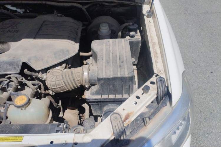 Used Dongfeng Yufeng P16 2019 2.4L Gasoline 4x4 Luxury Long-Wheelbase Version 4G69S4N Engine Bay Left