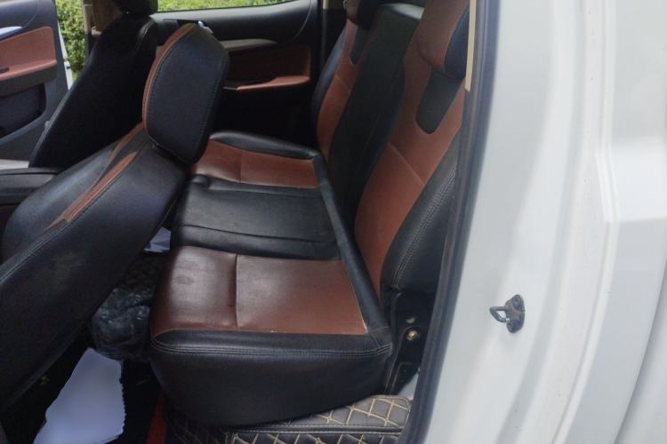 Used Dongfeng Yufeng P16 2019 2.4L Gasoline 4x4 Luxury Long-Wheelbase Version 4G69S4N Left Rear Seat