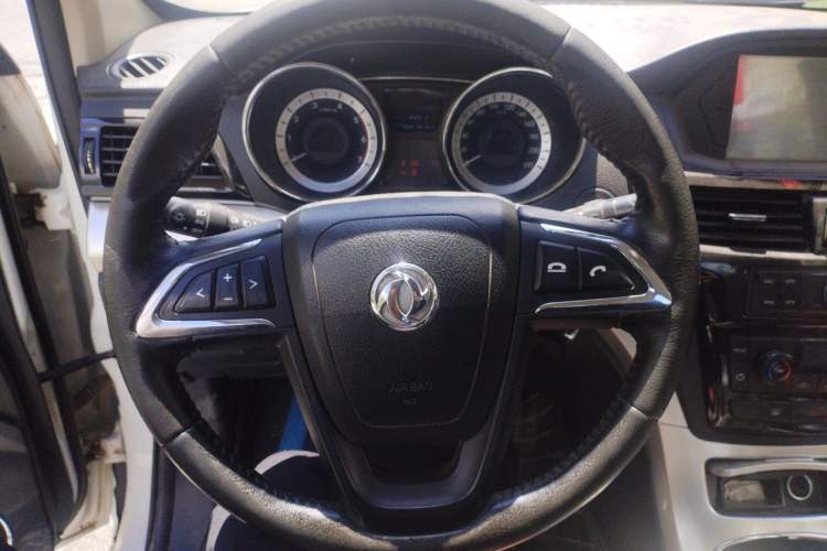 Used Dongfeng Yufeng P16 2019 2.4L Gasoline 4x4 Luxury Long-Wheelbase Version 4G69S4N Steering Wheel