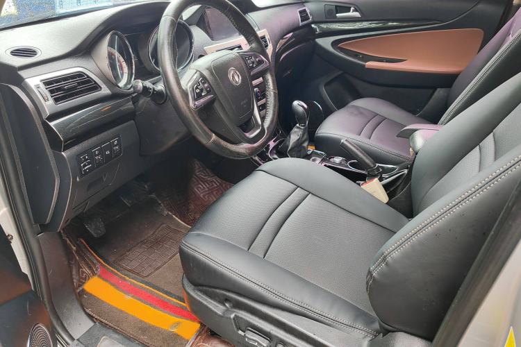 Used Dongfeng Yufeng S16 2017 1.9T Manual 4x4 Luxury 7-Seater Interior 1