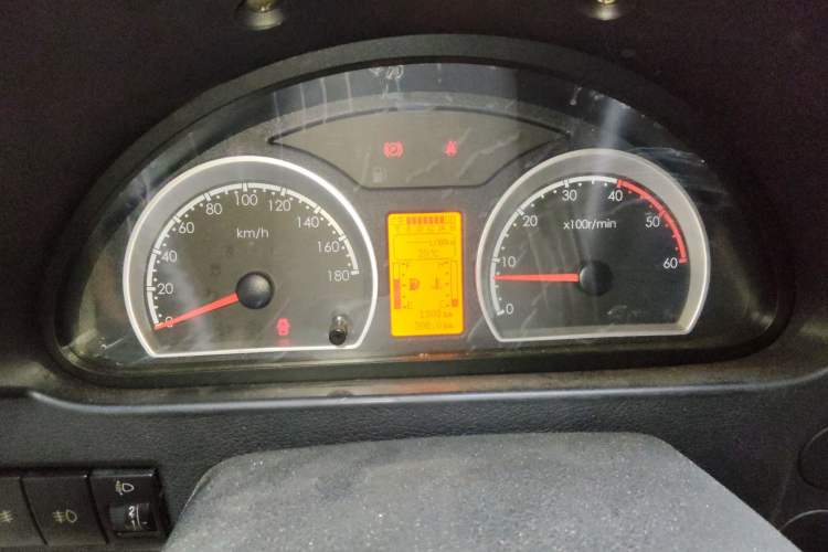 Used Dongfeng Yufeng 2021 2.4T Rear-Drive Logistics Vehicle Long Wheelbase Mid-Roof 6-9 Seater China VI Emission Standard YCY24140-60 Instrument Cluster
