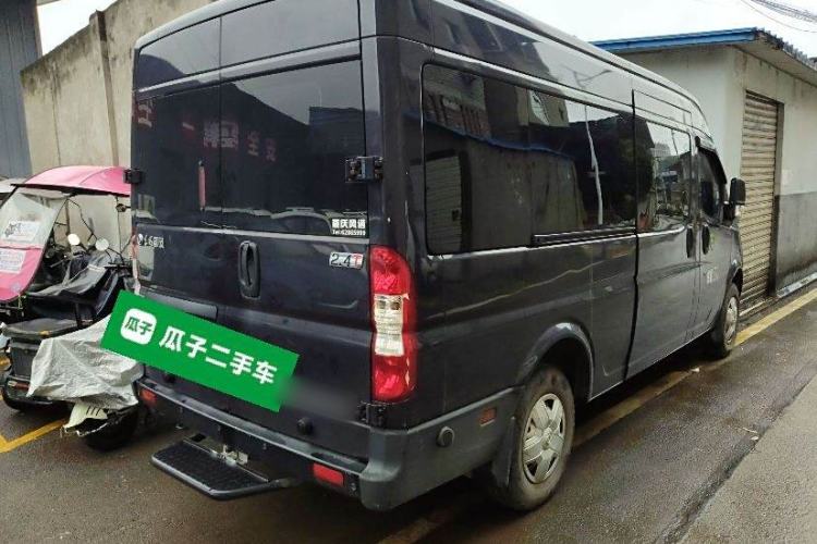 Used Dongfeng Yufeng 2021 2.4T Rear-Drive Logistics Vehicle Long Wheelbase Mid-Roof 6-9 Seater China VI Emission Standard YCY24140-60 Rear Right 45 Deg