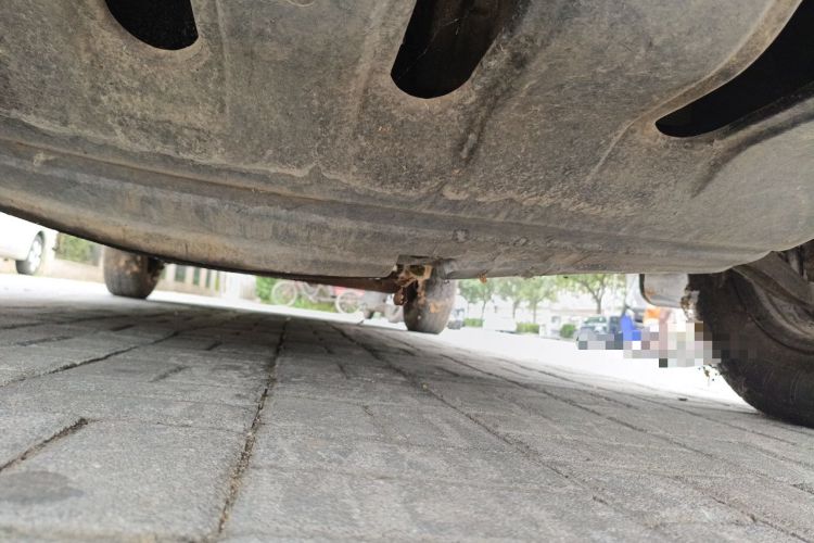 Used Dongfeng Yufeng 2012 3.0T Short Wheelbase Mid-Top ZD30 Edition Chassis Front