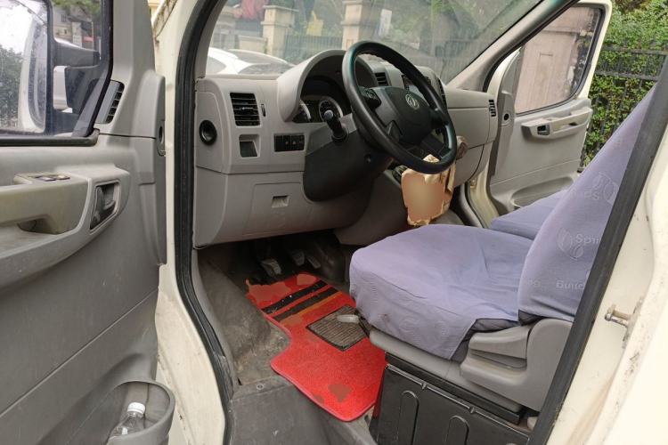 Used Dongfeng Yufeng 2012 3.0T Short Wheelbase Mid-Top ZD30 Edition Driver Seat