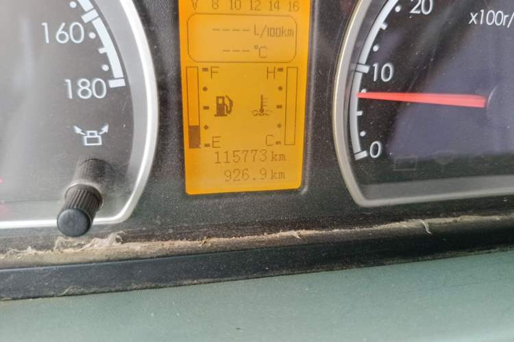 Used Dongfeng Yufeng 2012 3.0T Short Wheelbase Mid-Top ZD30 Edition Odometer Close Up